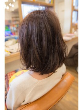 リル(Lilou) 【Lilou】ミディアムボブ ナチュラルウェーブ