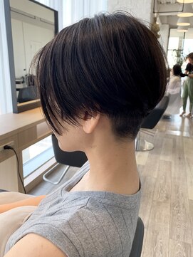 アーロン(aaron) 【サロンワーク】エッジの効いた大人のハンサムショート