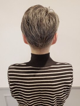 グランシュ 青葉台店(GranCieux) グレイヘア×刈り上げショート☆