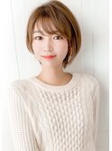 30代・40代大人可愛い小顔ワンサイドショートボブ丸み前下がり