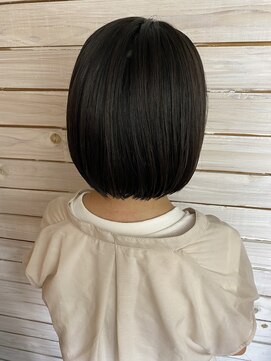 デコヘアー キートス(DECO HAIR kiitos) 【刈上げボブ】ぱつっとつやつやダークグレージュボブ