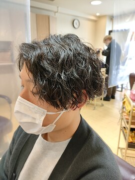 カズ 中津店(KAZU) メンズ センターパートツイストスパイラルパーマ