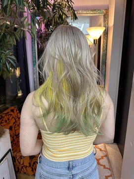 ルーヴェ(LOWE) 【AYANO】艶感ウェーブヘア×インナーカラー