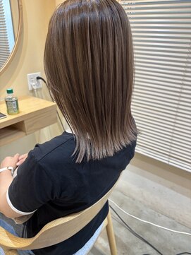 ソウスシア(SOURCE cia) 外ハネミディアム×ミルクティーベージュ【佐藤和弥】