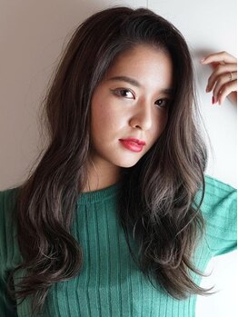 デザイン フォー ヘアー グランツ プロデュース バイ ヒス(Design for hair GRAnt'z)の写真/《カット+クリスタルグレイカラー+Aujuaシャンプー¥7800》髪質に合わせた薬剤で貴方の理想を叶えてくれる。