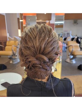 メリーボブ(merry bob) シニヨンアップスタイル