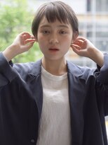 サークル(CIRCLE)&nbsp;マッシュショートカーキグレージュ大人かわいいフェザーバング