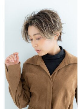 ルーシー(Lucy) 【ハイライト×アッシュベージュ】黒岩