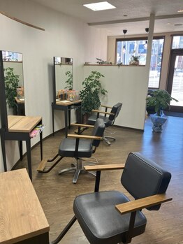 フワリヘアー(FUWARI Hair)の写真/【新安城駅から徒歩3分】ベテランスタイリストによる丁寧なカウンセリングでなりたいスタイルを叶えます♪