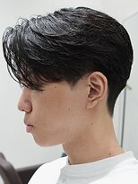 カルム(kalm)&nbsp;メンズセンターパートウルフセンターパートニュアンスパーマ襟足