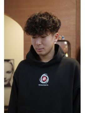 エディ(Edy) スペインカールメンズ海外ヘアシャドウパーマテーパーフェード