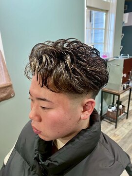 スタンドバーバー 柏(STAND BARBER) MEN’S HAIR/サーフカール/刈り上げセンターパート/<理容室>