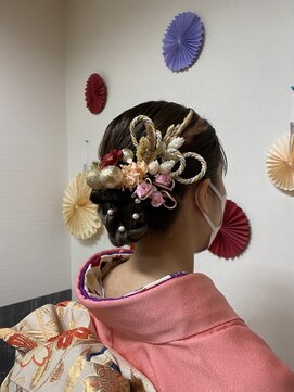 ハーティ リュッカ(HEARTY lycka) 崩し少なめの綺麗めアップ