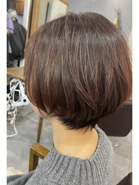 レイリー(LAiLy) 首元すっきりショート　春色ピンクカラー