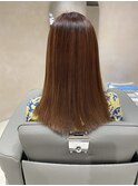 切りっぱなしセミロングヘア