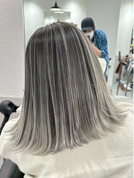 シエラ 南船場(CIERA.) セミロングアンプレラカラーミルクティーグレージュクラゲヘア