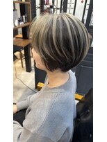 レヴィ 神楽坂(Levi)&nbsp;クールベージュアンブレラカラーショートボブ