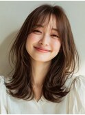 ミディアム20代30代ストレートレイヤー前髪なし前髪あり