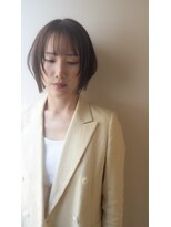 花鳥風月 顔まわりにレイヤーのパツッと大人シンプルボブ