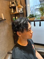 トニコ(toniko)&nbsp;ツイストスパイラルパーマ×センターパート×刈り上げ