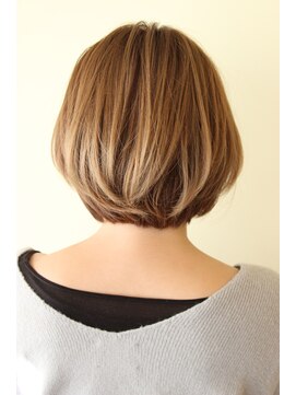 レウナ 外苑前(Reuna) ３０代・４０代に人気◎後頭部を綺麗に見せるスタイル