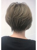 【WILLOW】すきバサミを使わずカットされたショート（井下貴史）