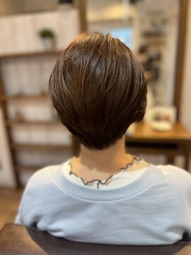 カミビトグロウ(kamibito glow) アッシュべージュ大人可愛い★小顔レイヤーハンサムショート