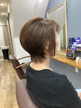 ル・アール メリハリで小顔を叶える！大人の洗練ショートウルフボブ