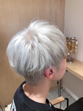 アミィヘアー(Ami Hair) ホワイトブリーチ×ショート