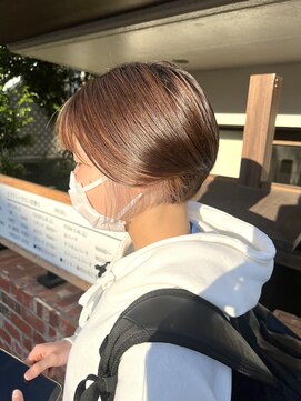 ビグディーサロン 武庫川(BIGOUDI salon) インナーホワイト丸みショートボブ