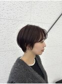 大人ショートセンターパートレイヤーカットエモージュ長め前髪