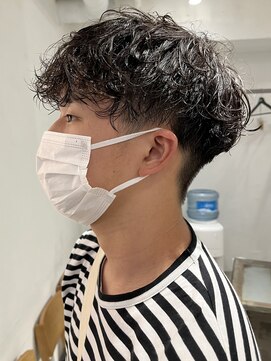 ロイ 南青山 表参道(ROI) メンズニュアンスパーマセンターパートメンズスパイラルパーマ