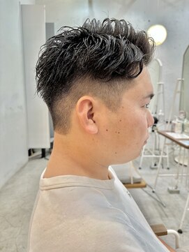 ロミーオム 本厚木(ROMMY. Homme) 刈り上げツーブロックアップバングショートビジネスメンズヘア