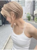 海外ヘア ハイトーン耳掛けボブ プラチナブロンド 表参道A0624