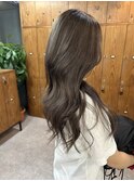 ブリーチなし／グレーベージュ／レイヤーカット