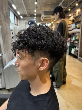 カーニー 上野(kearny) スペインカール波巻きスパイラルパーマツイストスパイラルパーマ