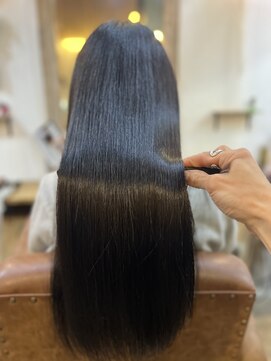 クオリア(QUALIA) 髪の内部から“芯”をつくる【fiberケラチントリートメント】柏