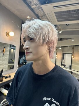 エイトセカンド 新宿三丁目店(EIGHT second) ホワイトデザインウルフカット