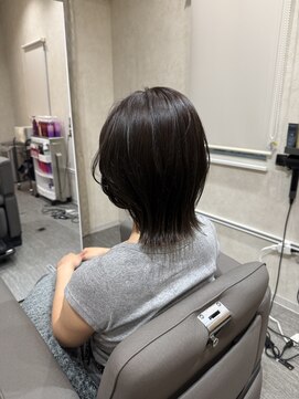 アキコ(AKIko) 切りっぱなしベースの大人ウルフスタイル