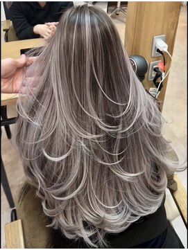 ヌエン 渋谷(NU/EN) バレイヤージュ/ハイライト/バタフライレイヤー/ハッシュカット