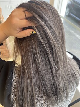 ヘアープレイスルシア(Hair Place Lucia) グレー