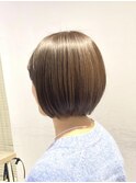 イメチェンホワイトブロンド外ハネボブ美髪ワイドバング