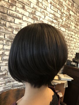 ノアーズアーク(NOAH'S ARK) 襟足なし前下がりボブ