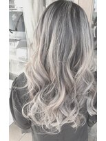 トリニティ(trinity)&nbsp;バレイヤージュ・コントラスト・ブロンド・ミルクティー・カラー