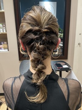 リア(Lia) およばれあみおろしヘア