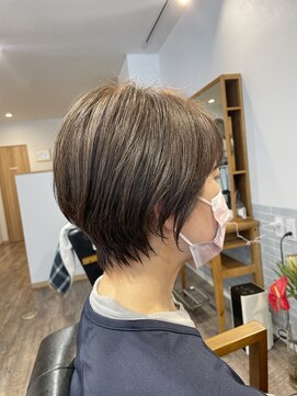 トナリ(tonari) 大人女子のショートスタイル