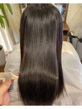 ヘア ミーツ ドレス プレローマ(HAIR meets dress pleroma) 美髪ストレートエステ