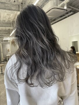 アヴァンス 京橋店(AVANCE) エアータッチバレイヤージュで透明感のあるホワイトグレーに