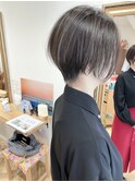 オン眉ショート　ナチュラルレイヤーシフォンベージュラソル浦和