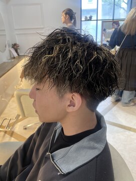 ラビスモア(Lovis moa) マッシュパーマ/ウルフ/アッシュブラック/カルマパーマ/上尾